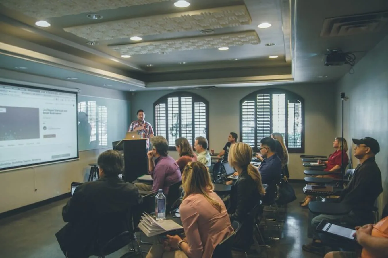 How Colleges and Universities Can Empower Their Local Community With Sign Language Classes